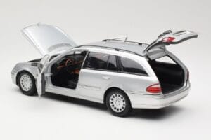 Mercedes E320 T-Modell S210 Elegance Silver Kyosho 1:18 B66962166 Metall — bild 5 av 8