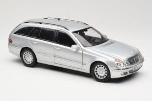 Mercedes E320 T-Modell S210 Elegance Silver Kyosho 1:18 B66962166 Metall — bild 6 av 8