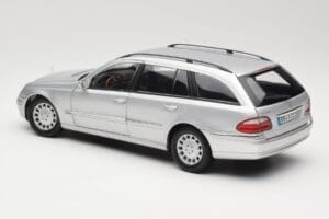 Mercedes E320 T-Modell S210 Elegance Silver Kyosho 1:18 B66962166 Metall — bild 7 av 8