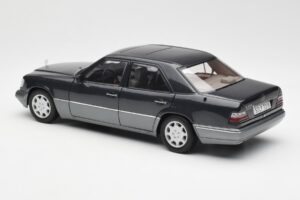 Mercedes E320 W124 Nautik Blå Metallic Dealer Edition AUTOart 1:18 B66040508 Metall — bild 7 av 8