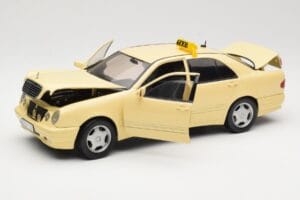 Mercedes E320 W210 Taxi Sun Star 1:18 1160 Metall — bild 2 av 8