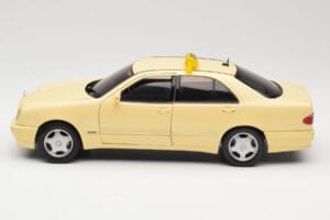 Mercedes E320 W210 Taxi Sun Star 1:18 1160 Metall — bild 4 av 8
