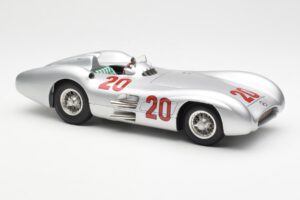 Mercedes W196 Streamliner #20 K. Kling French GP 1954 CMC 1:18 M-128B Metall — bild 4 av 6