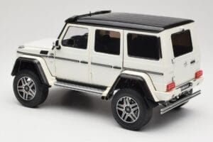 Mercedes G 63 AMG 4x4 Squared Polar White Almost Real 1:18 820203 Metall — bild 7 av 8