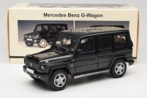 Mercedes G-Class G 500 W463 Smaragd Black Metallic AUTOart 1:18 76101 Metall — bild 8 av 8
