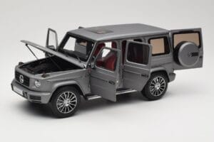 Mercedes G-Class G500 W463A Designo Platinum Magno Minichamps 1:18 B66960811 Metall — bild 2 av 8