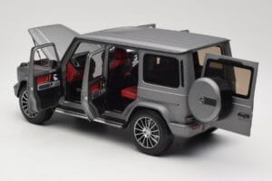 Mercedes G-Class G500 W463A Designo Platinum Magno Minichamps 1:18 B66960811 Metall — bild 5 av 8