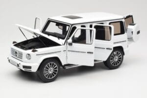 Mercedes G-Class G 500 W463A Diamond White Metallic Minichamps 1:18 113037111 Metall — bild 2 av 8