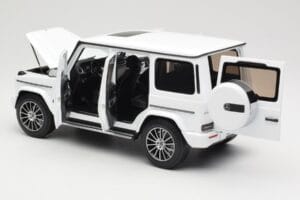 Mercedes G-Class G 500 W463A Diamond White Metallic Minichamps 1:18 113037111 Metall — bild 5 av 8