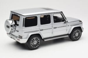 Mercedes G-Class G 500 W463A Iridium Silver Metallic Minichamps 1:18 113037112 Metall — bild 3 av 8