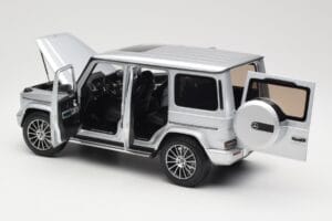 Mercedes G-Class G 500 W463A Iridium Silver Metallic Minichamps 1:18 113037112 Metall — bild 5 av 8