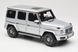 Mercedes G-Class G 500 W463A Iridium Silver Metallic Minichamps 1:18 113037112 Metall — bild 6 av 8