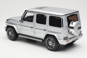 Mercedes G-Class G 500 W463A Iridium Silver Metallic Minichamps 1:18 113037112 Metall — bild 7 av 8