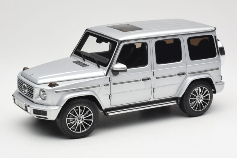 Mercedes G-Class G 500 W463A Iridium Silver Metallic Minichamps 1:18 113037112 Metall