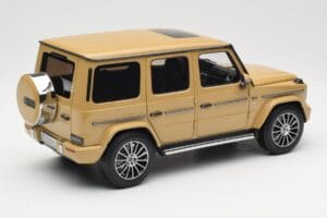 Mercedes G-Class G 500 W463A Solarbeam Yellow Metallic Minichamps 1:18 113037108 Metall — bild 3 av 8