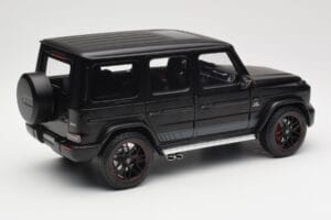 Mercedes G-Class G63 AMG W463A Matt Black Minichamps 1:18 110037064 Metall — bild 3 av 8