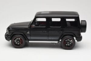 Mercedes G-Class G63 AMG W463A Matt Black Minichamps 1:18 110037064 Metall — bild 4 av 8