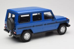 Mercedes G-Class W460 LWB Mörkblå Minichamps 1:18 155038100 Metall — bild 2 av 6