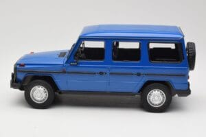 Mercedes G-Class W460 LWB Mörkblå Minichamps 1:18 155038100 Metall — bild 3 av 6