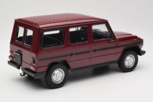 Mercedes G-Class W460 LWB Mörkröd Minichamps 1:18 155038102 Metall — bild 2 av 6