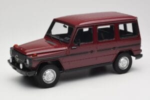 Mercedes G-Class W460 LWB Mörkröd Minichamps 1:18 155038102 Metall