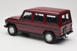 Mercedes G-Class W460 LWB Mörkröd Minichamps 1:18 155038102 Metall — bild 5 av 6