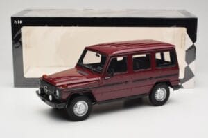 Mercedes G-Class W460 LWB Mörkröd Minichamps 1:18 155038102 Metall — bild 6 av 6