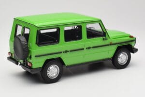 Mercedes G-Class W460 LWB Grön Minichamps 1:18 155038101 Metall — bild 2 av 6