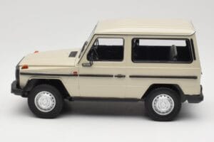 Mercedes G-Class W460 SWB Grey Metallic Minichamps 1:18 155038004 Metall — bild 3 av 6