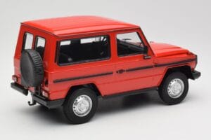 Mercedes G-Class W460 SWB Röd Minichamps 1:18 155038002 Metall — bild 2 av 6