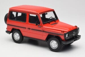 Mercedes G-Class W460 SWB Röd Minichamps 1:18 155038002 Metall — bild 4 av 6