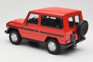 Mercedes G-Class W460 SWB Röd Minichamps 1:18 155038002 Metall — bild 5 av 6