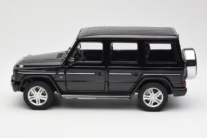 Mercedes G500 W463 Svart AUTOart 1:18 76216 Metall — bild 4 av 8