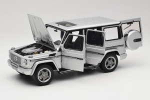 Mercedes G55 AMG W463 Silver AUTOart 1:18 76247 Metall — bild 2 av 8