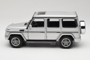 Mercedes G55 AMG W463 Silver AUTOart 1:18 76247 Metall — bild 4 av 8