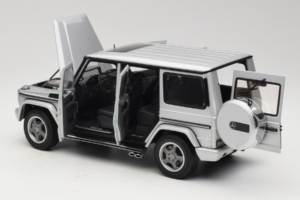 Mercedes G55 AMG W463 Silver AUTOart 1:18 76247 Metall — bild 5 av 8