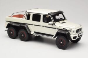 Mercedes AMG G63 6x6 W463 Vit GT Spirit 1:18 GT100 Resin — bild 4 av 6
