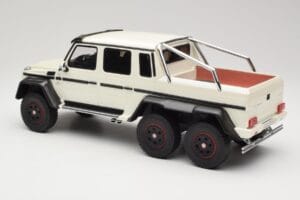 Mercedes AMG G63 6x6 W463 Vit GT Spirit 1:18 GT100 Resin — bild 5 av 6