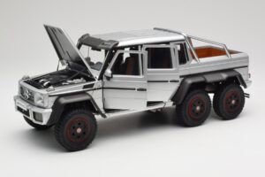 Mercedes AMG G63 W463 6x6 Iridium Silver AUTOart 1:18 76301 Komposit — bild 2 av 8