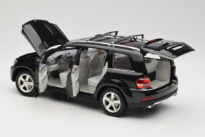 Mercedes GL X164 Period Brown Minichamps 1:18 B66962336 Metall — bild 5 av 8
