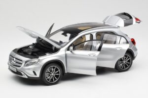 Mercedes GLA X156 Polar Silver Metallic Norev 1:18 B66960267 Metall — bild 2 av 8