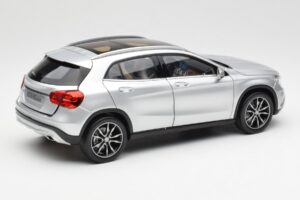 Mercedes GLA X156 Polar Silver Metallic Norev 1:18 B66960267 Metall — bild 3 av 8