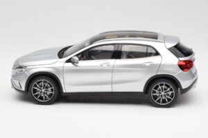 Mercedes GLA X156 Polar Silver Metallic Norev 1:18 B66960267 Metall — bild 4 av 8