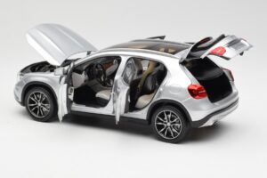 Mercedes GLA X156 Polar Silver Metallic Norev 1:18 B66960267 Metall — bild 5 av 8