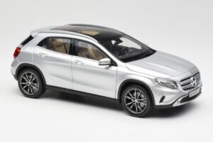 Mercedes GLA X156 Polar Silver Metallic Norev 1:18 B66960267 Metall — bild 6 av 8