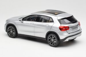 Mercedes GLA X156 Polar Silver Metallic Norev 1:18 B66960267 Metall — bild 7 av 8