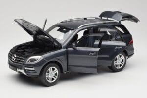 Mercedes M-Class W164 Grey Metallic Minichamps 1:18 100030100 Metall — bild 2 av 8