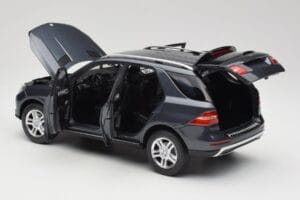 Mercedes M-Class W164 Grey Metallic Minichamps 1:18 100030100 Metall — bild 5 av 8