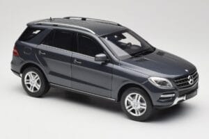 Mercedes M-Class W164 Grey Metallic Minichamps 1:18 100030100 Metall — bild 6 av 8