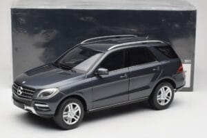 Mercedes M-Class W164 Grey Metallic Minichamps 1:18 100030100 Metall — bild 8 av 8